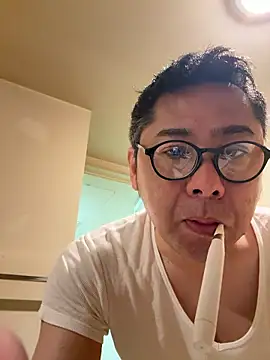 Snapshot of RYUICHI_1919 chatting on 06-12-26, 11:57 RYUICHI 1919 online show from 06-12-26, 11:57