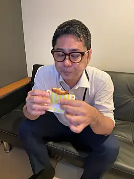 Snapshot of RYUICHI_1919 chatting on 06-25-26, 10:31 RYUICHI 1919 online show from 06-25-26, 10:31