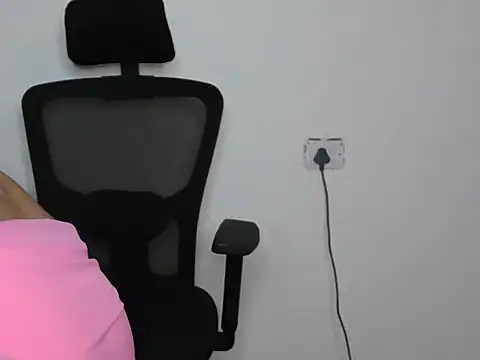 Snapshot of alyna1 chatting on 05-02-26, 06:29 alyna1 online show from 05-02-26, 06:29