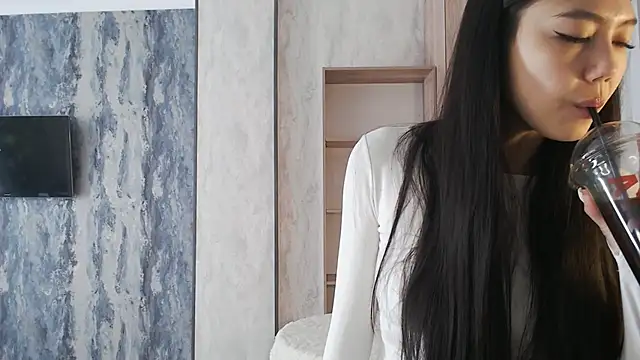 Snapshot of SecretTiny chatting on 05-20-26, 02:40 SecretTiny online show from 05-20-26, 02:40