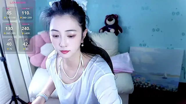 Snapshot of summer_uu chatting on 05-18-26, 04:35 summer uu online show from 05-18-26, 04:35