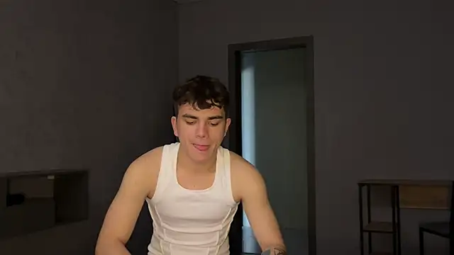 MaxWoolf online show from 05-11-26, 01:39