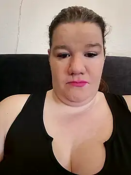 Snapshot of curvystachel42 chatting on 04-04-26, 11:18 curvystachel42 online show from 04-04-26, 11:18