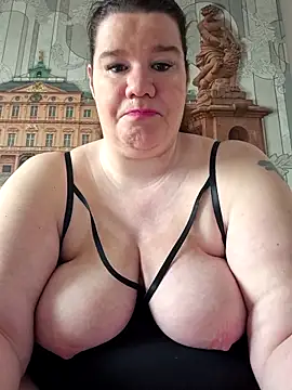 Snapshot of curvystachel42 chatting on 04-10-26, 01:16 curvystachel42 online show from 04-10-26, 01:16