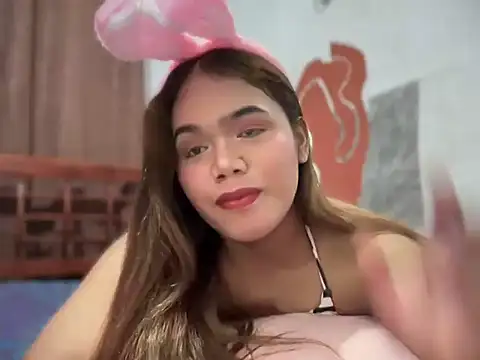 Snapshot of yourhotwild_bella chatting on 04-17-26, 04:43 yourhotwild bella online show from 04-17-26, 04:43