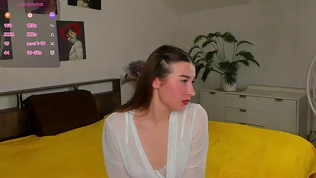 Nikki Hearts  online show from 04-07-26, 06:30