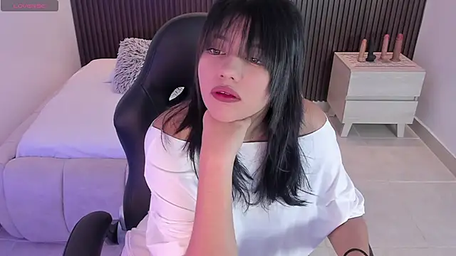 Snapshot of MILLYEVANS1 chatting on 04-13-26, 02:39 MILLYEVANS1 online show from 04-13-26, 02:39