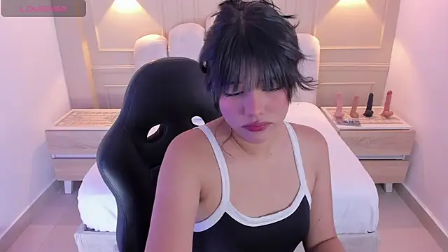 Snapshot of MILLYEVANS1 chatting on 04-28-26, 03:22 MILLYEVANS1 online show from 04-28-26, 03:22
