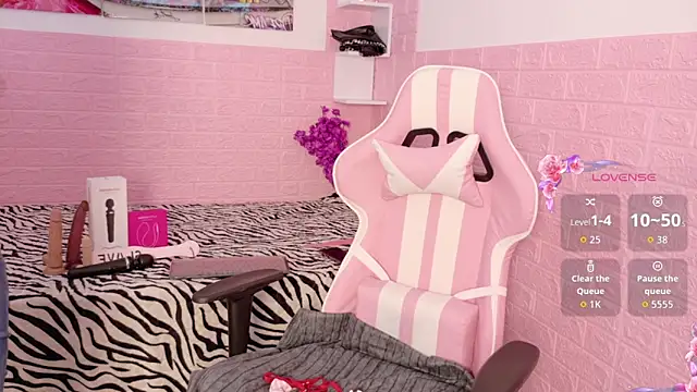 Snapshot of Sophi_Sweet11 chatting on 04-13-26, 01:38 Sophi Sweet11 online show from 04-13-26, 01:38