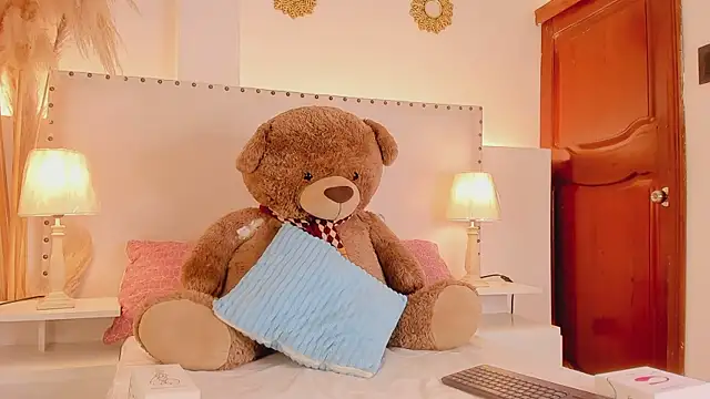 Snapshot of madisson__Stone chatting on 05-16-26, 10:41 madisson Stone online show from 05-16-26, 10:41