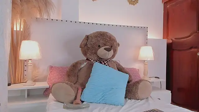 Snapshot of madisson__Stone chatting on 06-11-26, 10:52 madisson Stone online show from 06-11-26, 10:52
