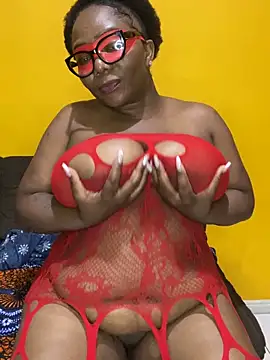 Snapshot of BoobsQueeen chatting on 05-16-26, 02:30 BoobsQueeen online show from 05-16-26, 02:30