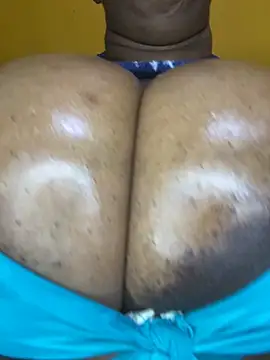 Snapshot of BoobsQueeen chatting on 05-21-26, 02:29 BoobsQueeen online show from 05-21-26, 02:29