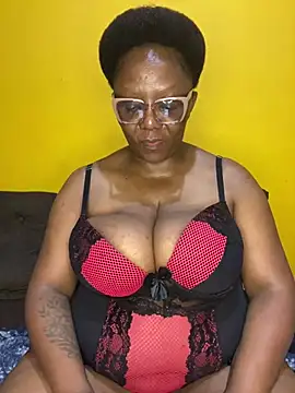 Snapshot of BoobsQueeen chatting on 07-18-26, 02:05 BoobsQueeen online show from 07-18-26, 02:05