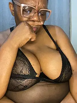 Snapshot of BoobsQueeen chatting on 08-06-26, 06:43 BoobsQueeen online show from 08-06-26, 06:43