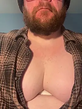 Snapshot of hugemanbreasts chatting on 03-29-26, 02:55 hugemanbreasts online show from 03-29-26, 02:55