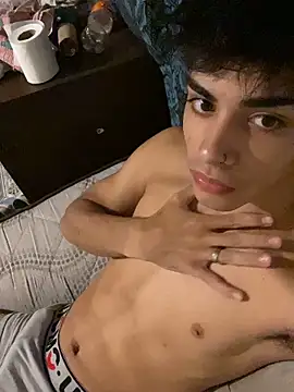 AgusTr online show from 04-02-26, 04:10