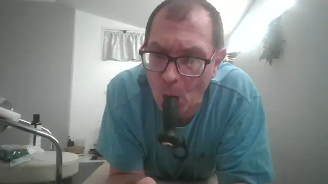 Snapshot of guiss3 chatting on 04-29-26, 12:20 guiss3 online show from 04-29-26, 12:20