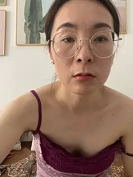 Snapshot of you-520 chatting on 07-07-26, 06:47 you-520 online show from 07-07-26, 06:47