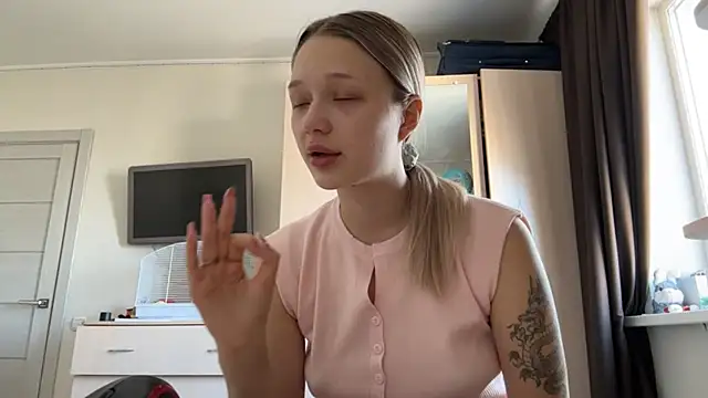 Snapshot of KazukoChristie chatting on 03-30-26, 06:36 KazukoChristie online show from 03-30-26, 06:36