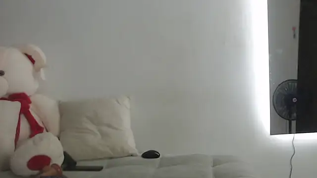 Snapshot of MissDolluxe chatting on 07-24-26, 02:31 MissDolluxe online show from 07-24-26, 02:31