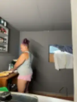 SHY QUINN online show from 06-18-26, 12:00