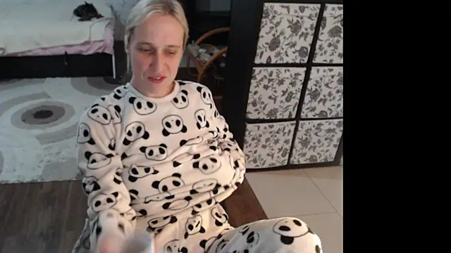 Snapshot of Sweet_hot_shrmp chatting on 05-24-26, 03:22 Sweet hot shrmp online show from 05-24-26, 03:22