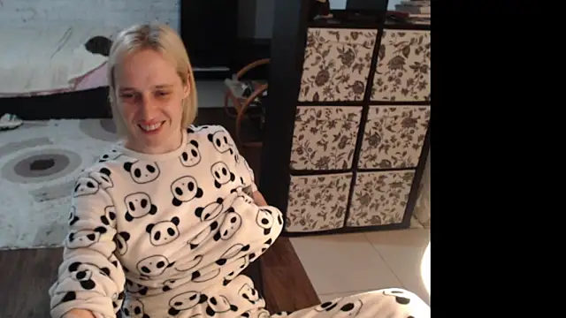 Snapshot of Sweet_hot_shrmp chatting on 05-27-26, 10:18 Sweet hot shrmp online show from 05-27-26, 10:18
