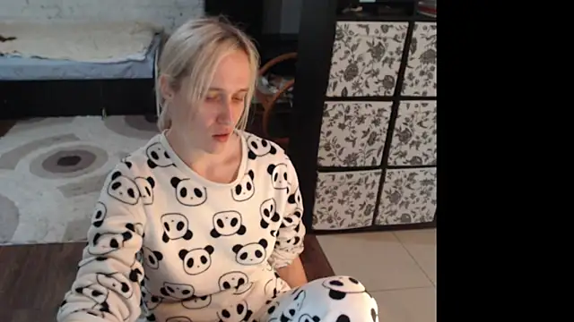 Snapshot of Sweet_hot_shrmp chatting on 06-12-26, 12:37 Sweet hot shrmp online show from 06-12-26, 12:37