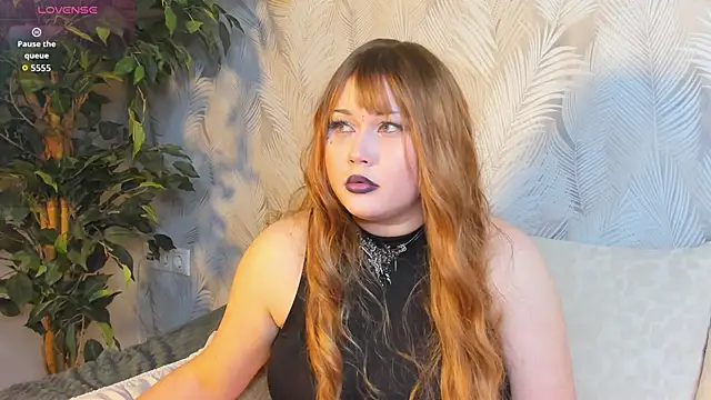 Roxy Moor online show from 05-11-26, 04:04