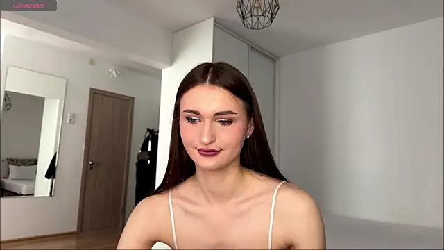Snapshot of HallieHollo chatting on 05-28-26, 11:07 HallieHollo online show from 05-28-26, 11:07