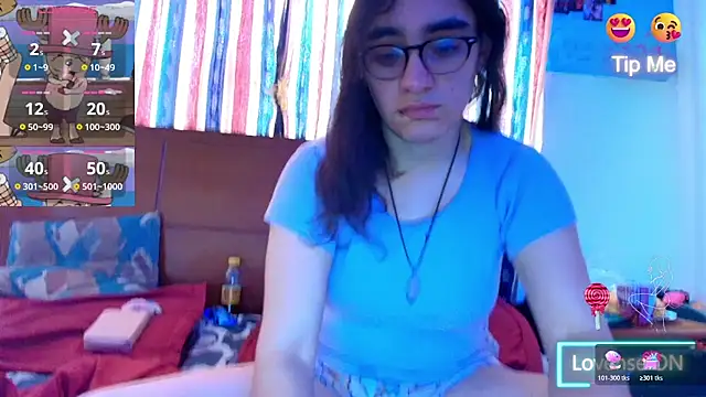 Snapshot of Ellaa_honey chatting on 05-27-26, 04:26 Ellaa honey online show from 05-27-26, 04:26