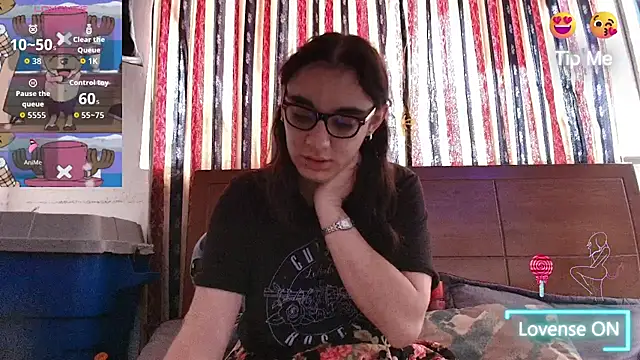 Snapshot of Ellaa_honey chatting on 06-26-26, 01:37 Ellaa honey online show from 06-26-26, 01:37