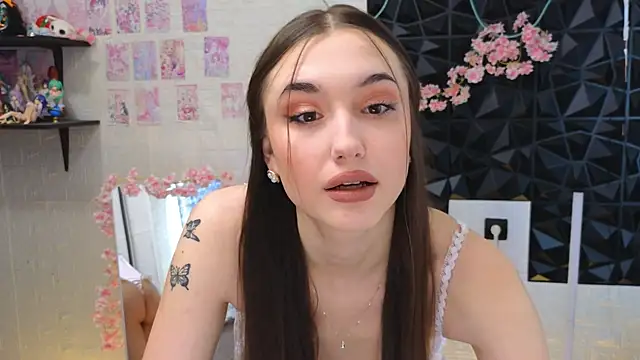 Snapshot of belle_cute chatting on 04-09-26, 02:11 belle cute online show from 04-09-26, 02:11
