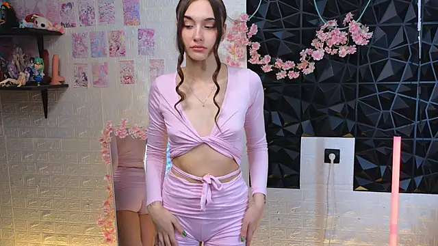 Snapshot of belle_cute chatting on 04-24-26, 03:09 belle cute online show from 04-24-26, 03:09