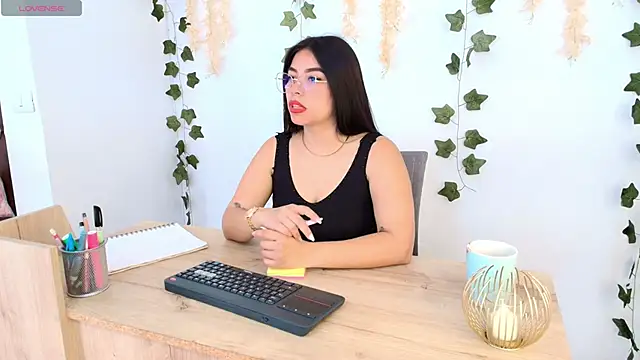 Snapshot of Ariana_castillo02 chatting on 05-05-26, 01:08 Ariana castillo02 online show from 05-05-26, 01:08