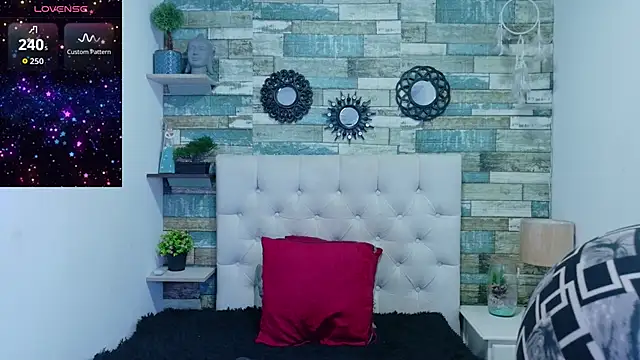 Snapshot of Skylernaomi chatting on 05-29-26, 01:42 Skylernaomi online show from 05-29-26, 01:42