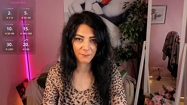 Snapshot of Ophyrix chatting on 04-04-26, 10:02 Ophyrix online show from 04-04-26, 10:02