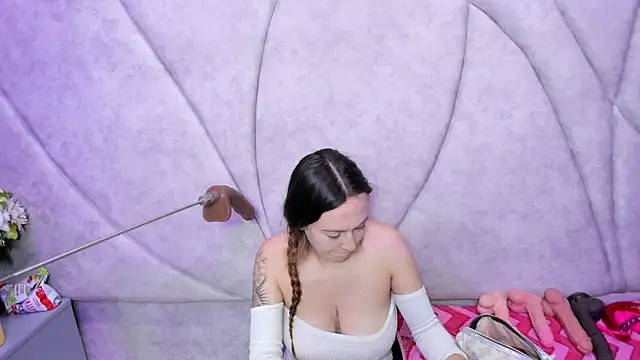 Snapshot of Luxurious_breastfeeder chatting on 03-31-26, 12:38 Luxurious breastfeeder online show from 03-31-26, 12:38