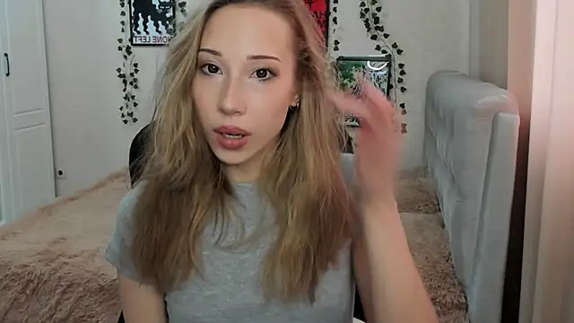 Emmarayder online show from 04-13-26, 01:49