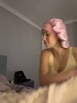 Goldenfairy online show from 04-17-26, 01:19