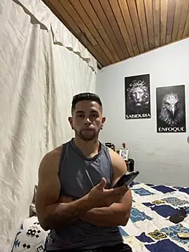 Snapshot of Sexmuscle17 chatting on 06-01-26, 02:02 Sexmuscle17 online show from 06-01-26, 02:02