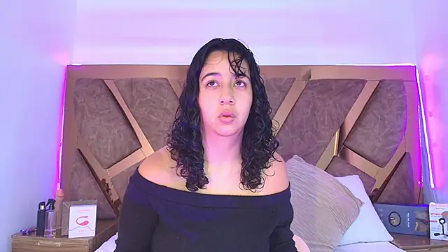 Snapshot of bella_swwan_ chatting on 04-11-26, 02:32 bella swwan online show from 04-11-26, 02:32