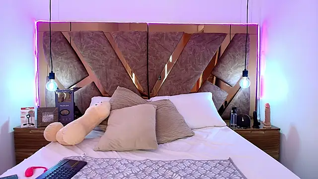 Snapshot of bella_swwan_ chatting on 04-18-26, 03:05 bella swwan online show from 04-18-26, 03:05