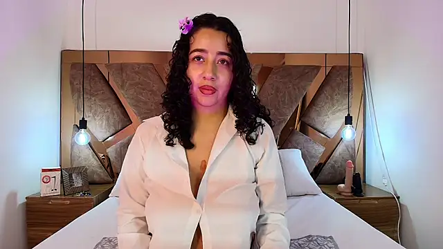 Snapshot of bella_swwan_ chatting on 05-06-26, 04:12 bella swwan online show from 05-06-26, 04:12