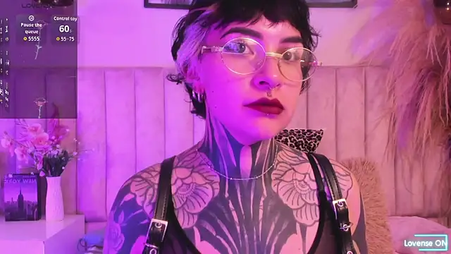 Luana fiore online show from 04-12-26, 12:21