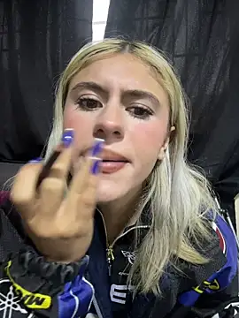 Lia fire online show from 04-15-26, 11:17