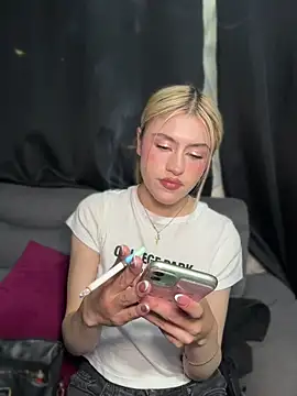 Lia fire online show from 04-19-26, 02:55