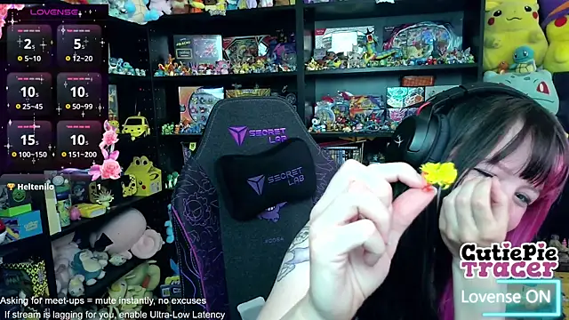 Snapshot of CutieTracer chatting on 06-01-26, 01:57 CutieTracer online show from 06-01-26, 01:57