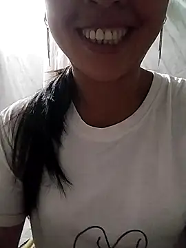 Snapshot of Lisa-aa chatting on 04-16-26, 02:40 Lisa-aa online show from 04-16-26, 02:40
